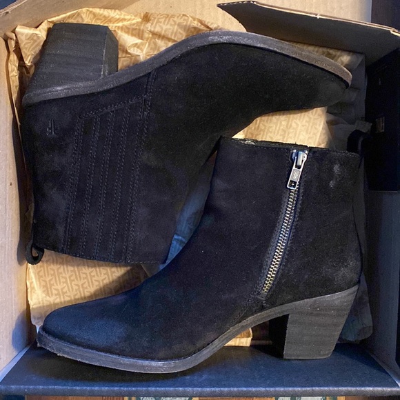 Frye Shoes - Wore Once! Frye Alton Chelsea Boots 8.5 Black